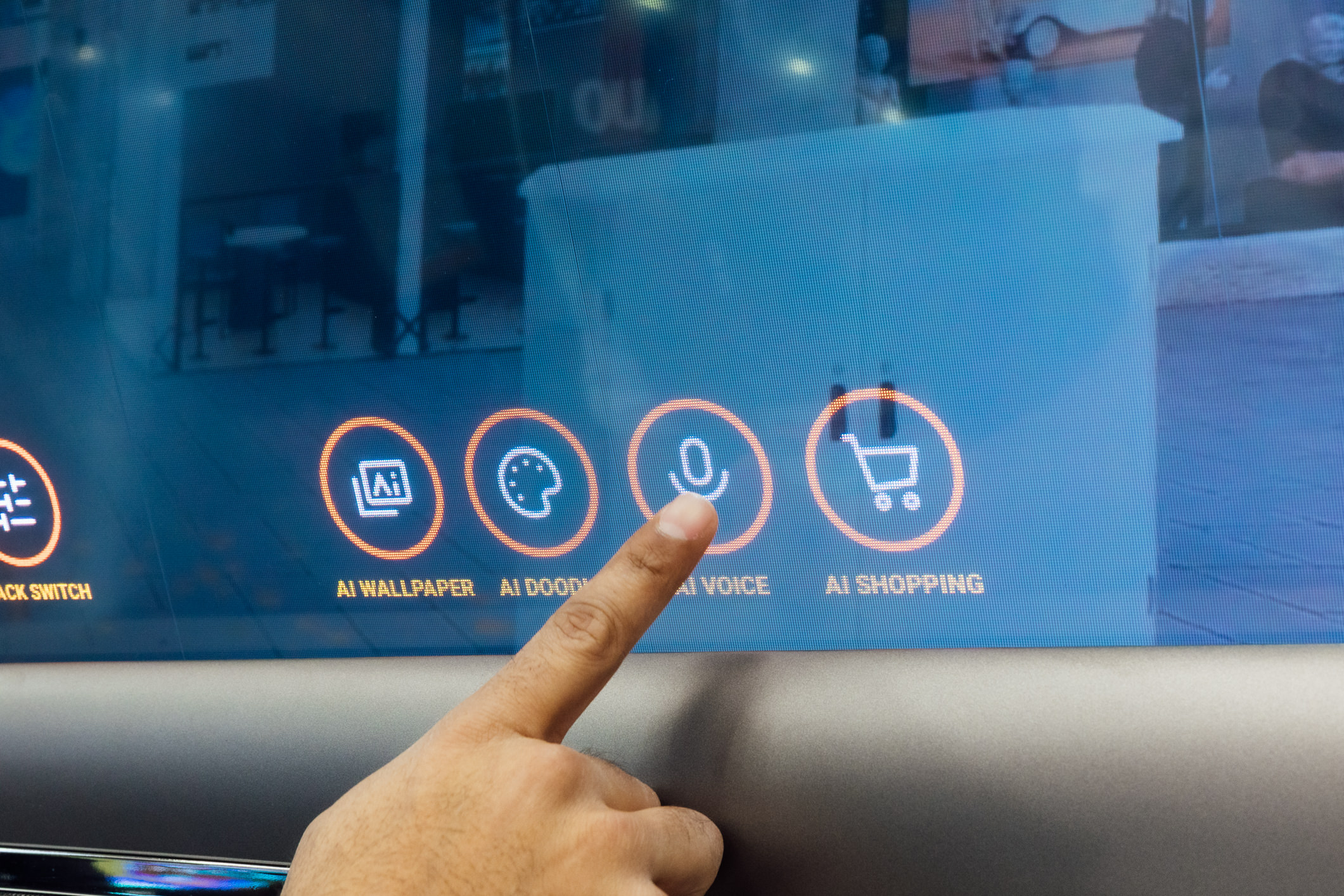 With AUO Mobility Solutions&rsquo; AI-powered in-vehicle computing solution, the XR Interactive Window transforms car windows into gateways to the outside world. Passengers can use voice or gesture commands to tag landmarks, shop, order food, or enjoy interactive entertainment.